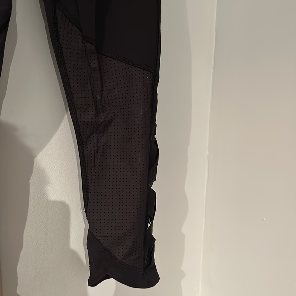 Lululemon capri - Picture 3 of 4